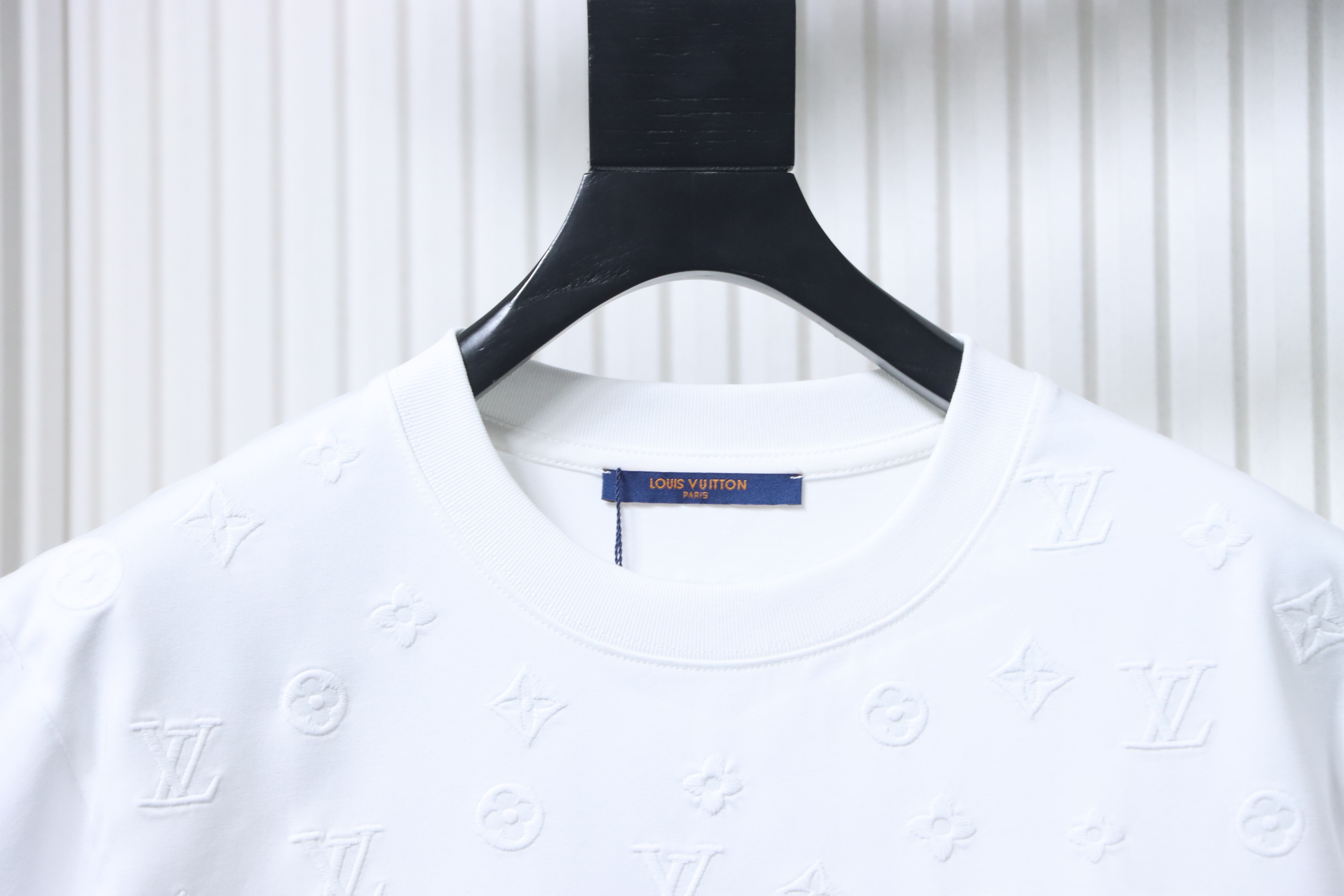 LOUIS VUITTON Tonal Pattern Partial Monogram Embroidery Logo Black White Short Sleeve T-Shirt Style 1