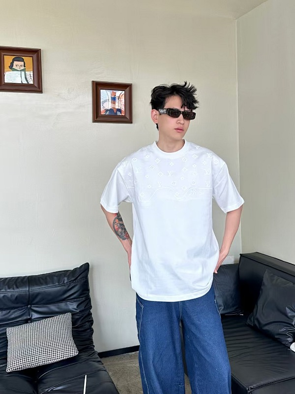 LOUIS VUITTON Tonal Pattern Partial Monogram Embroidery Logo Black White Short Sleeve T-Shirt Style 2