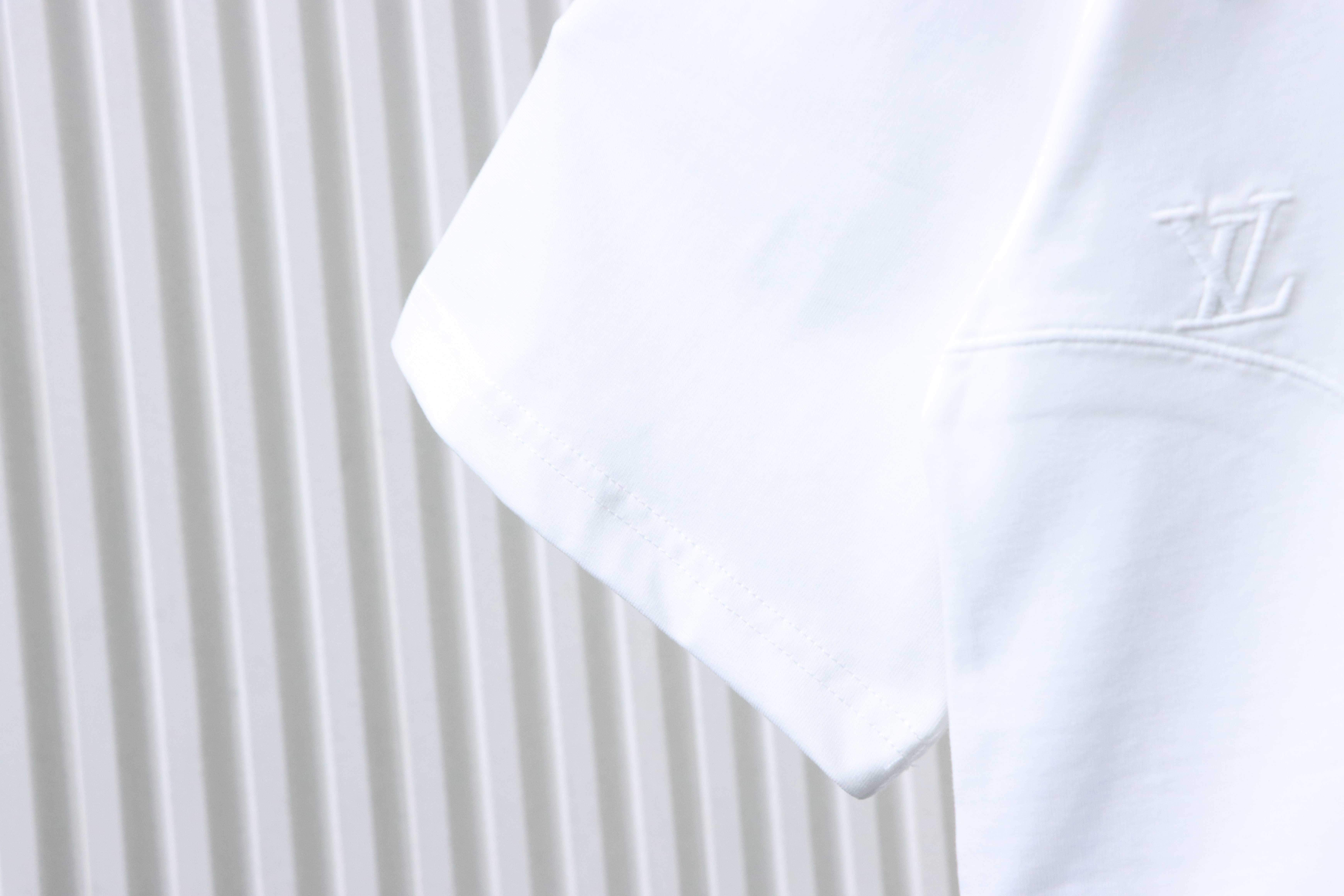 LOUIS VUITTON Tonal Pattern Partial Monogram Embroidery Logo Black White Short Sleeve T-Shirt Style 2