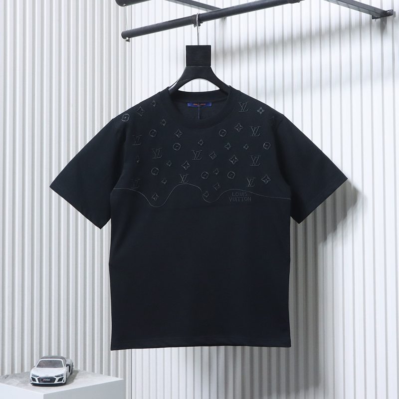 LOUIS VUITTON Tonal Pattern Partial Monogram Embroidery Logo Short Sleeve T-Shirt Style 2