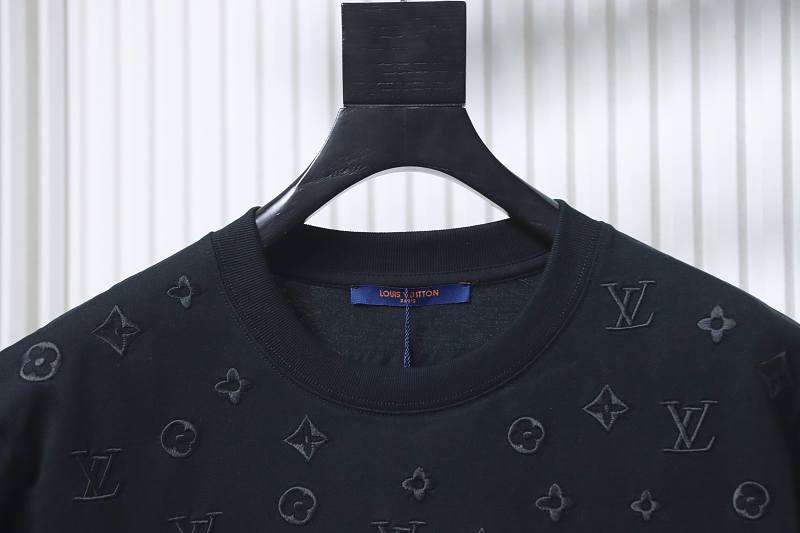 LOUIS VUITTON Tonal Pattern Partial Monogram Embroidery Logo Short Sleeve T-Shirt Style 2