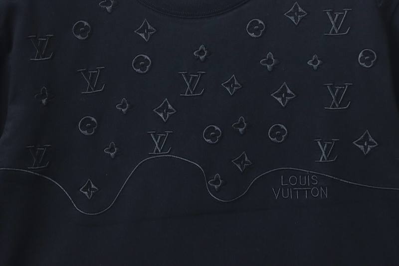 LOUIS VUITTON Tonal Pattern Partial Monogram Embroidery Logo Short Sleeve T-Shirt Style 2