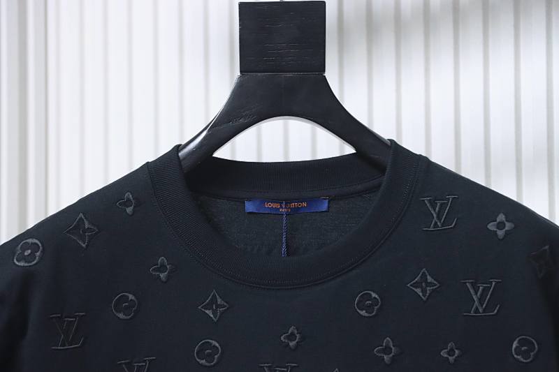 LOUIS VUITTON Tonal Pattern Partial Monogram Embroidery Logo Short Sleeve T-Shirt Style 4