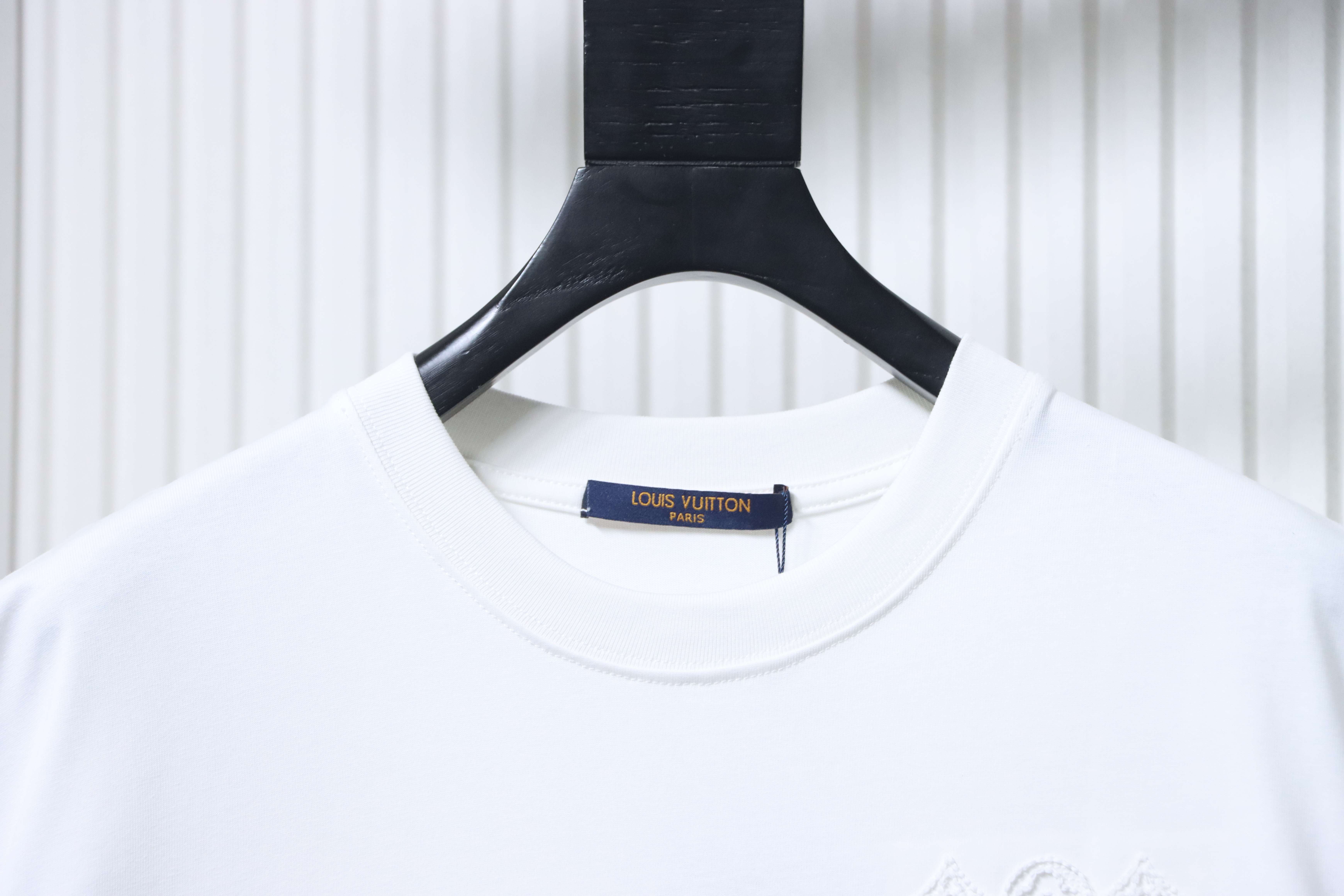 LOUIS VUITTON Triple Flower Embroidery Black White Short Sleeve T-Shirt Style 1
