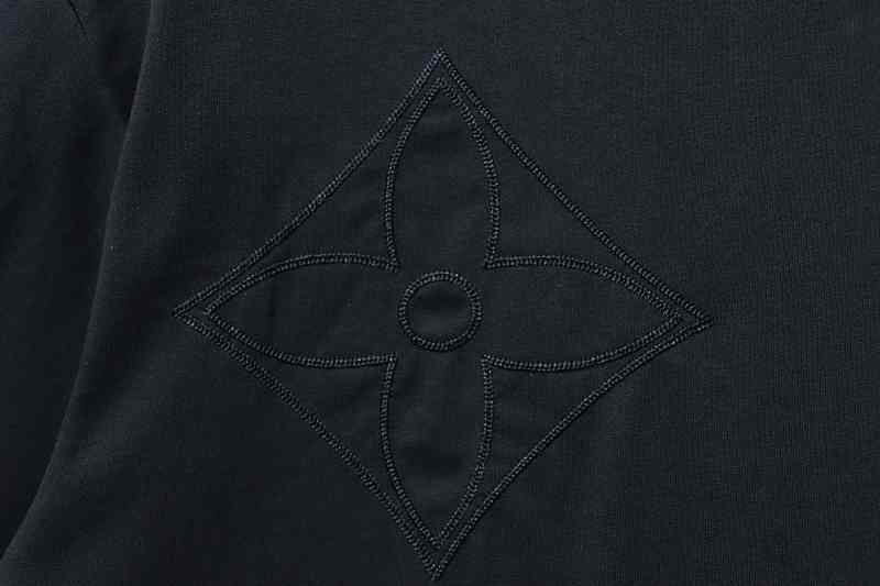 LOUIS VUITTON Triple Flower Embroidery Logo Black White Short Sleeve T-Shirt Style 1
