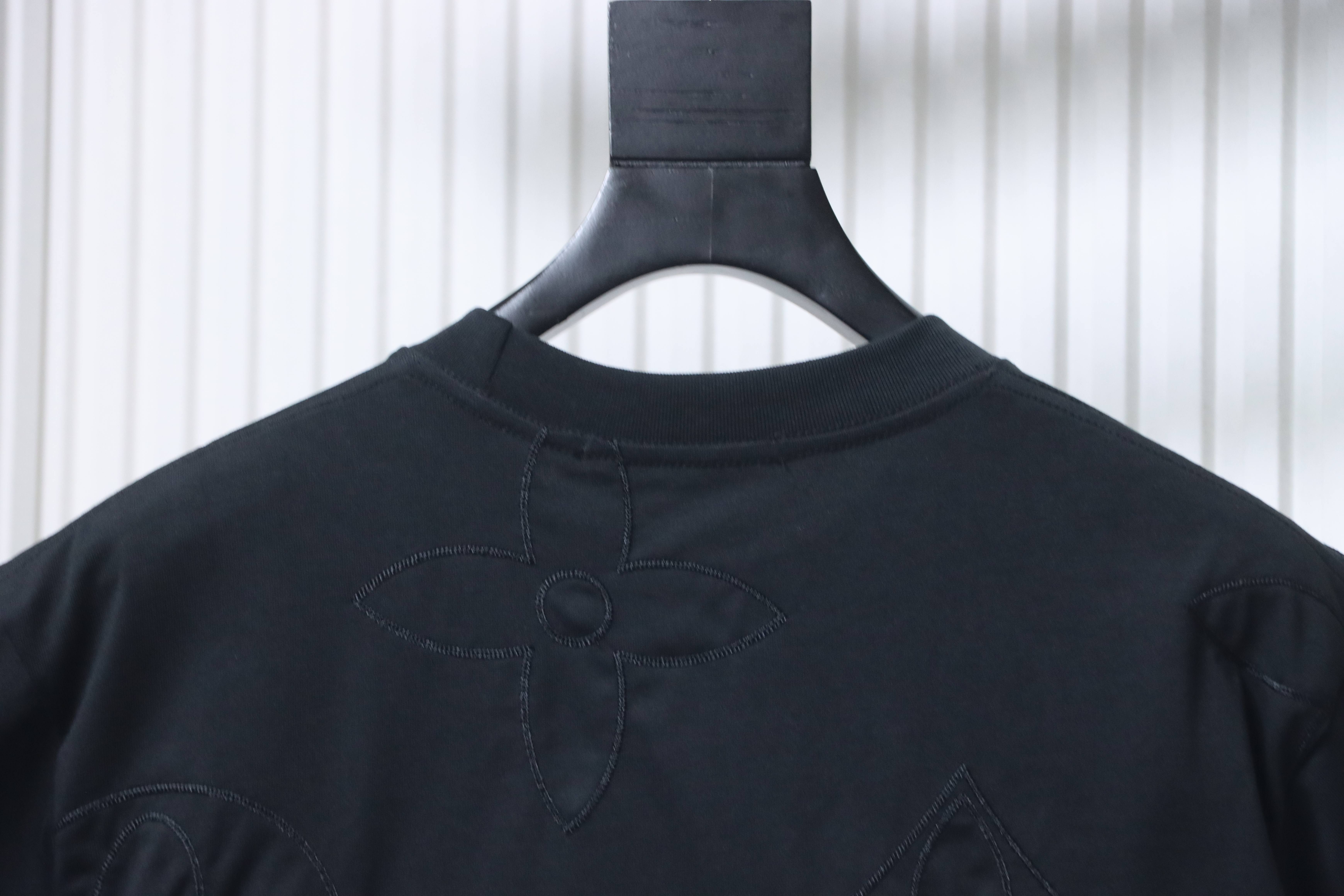 LOUIS VUITTON Triple Flower Embroidery Logo Black White Short Sleeve T-Shirt Style 1
