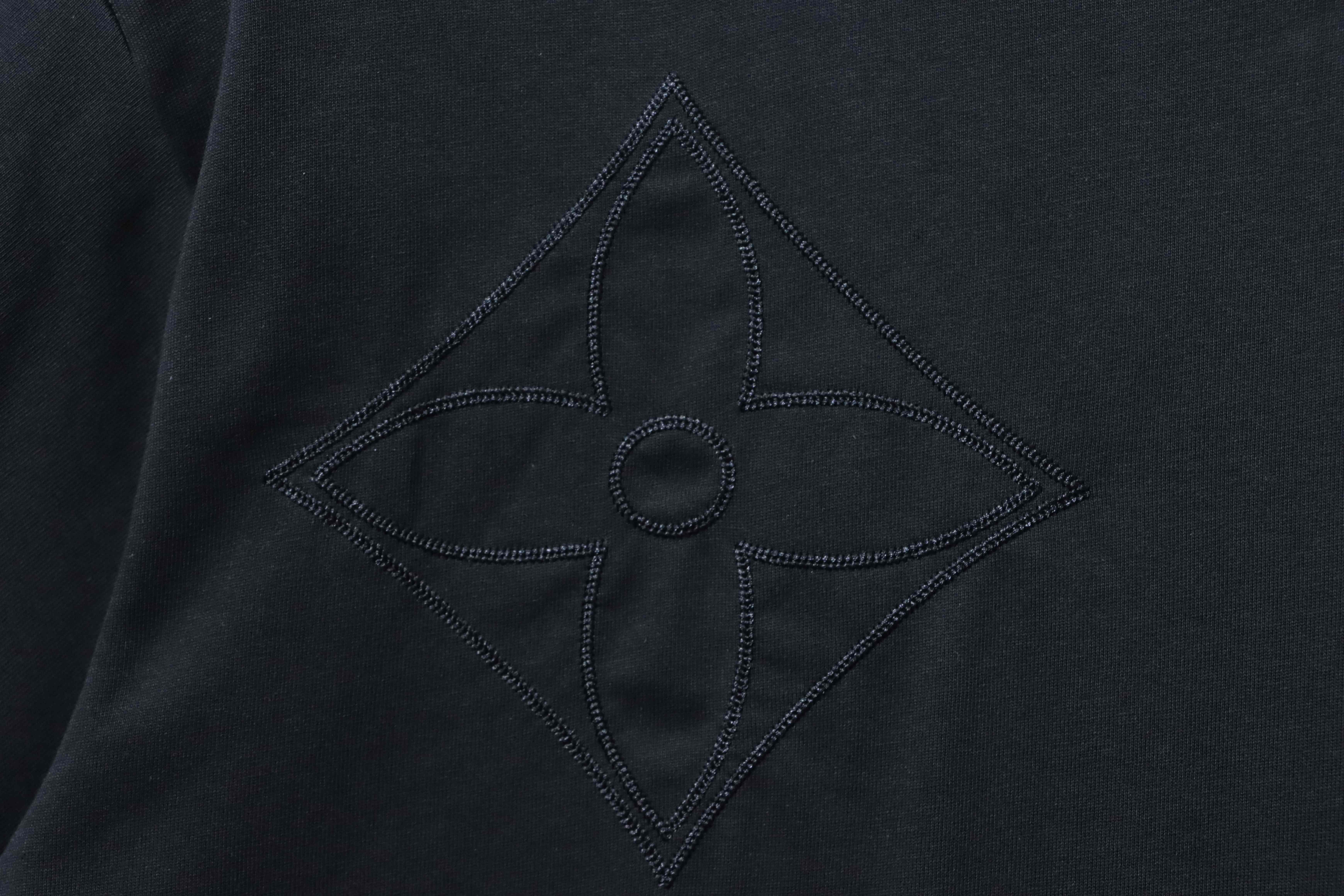 LOUIS VUITTON Triple Flower Embroidery Logo Black White Short Sleeve T-Shirt Style 1