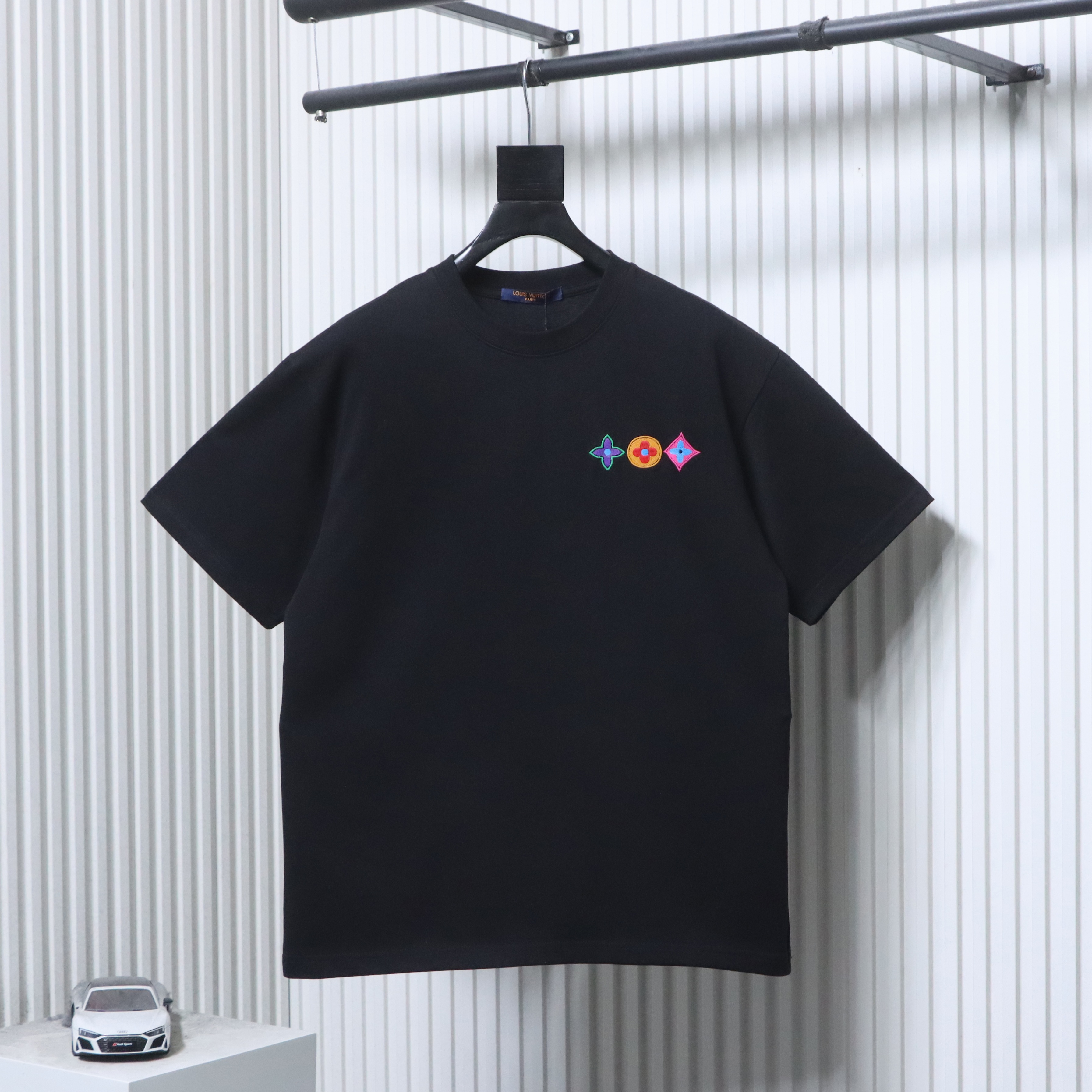 LOUIS VUITTON Triple Flower Embroidery Logo Short Sleeve T-Shirt Style 2