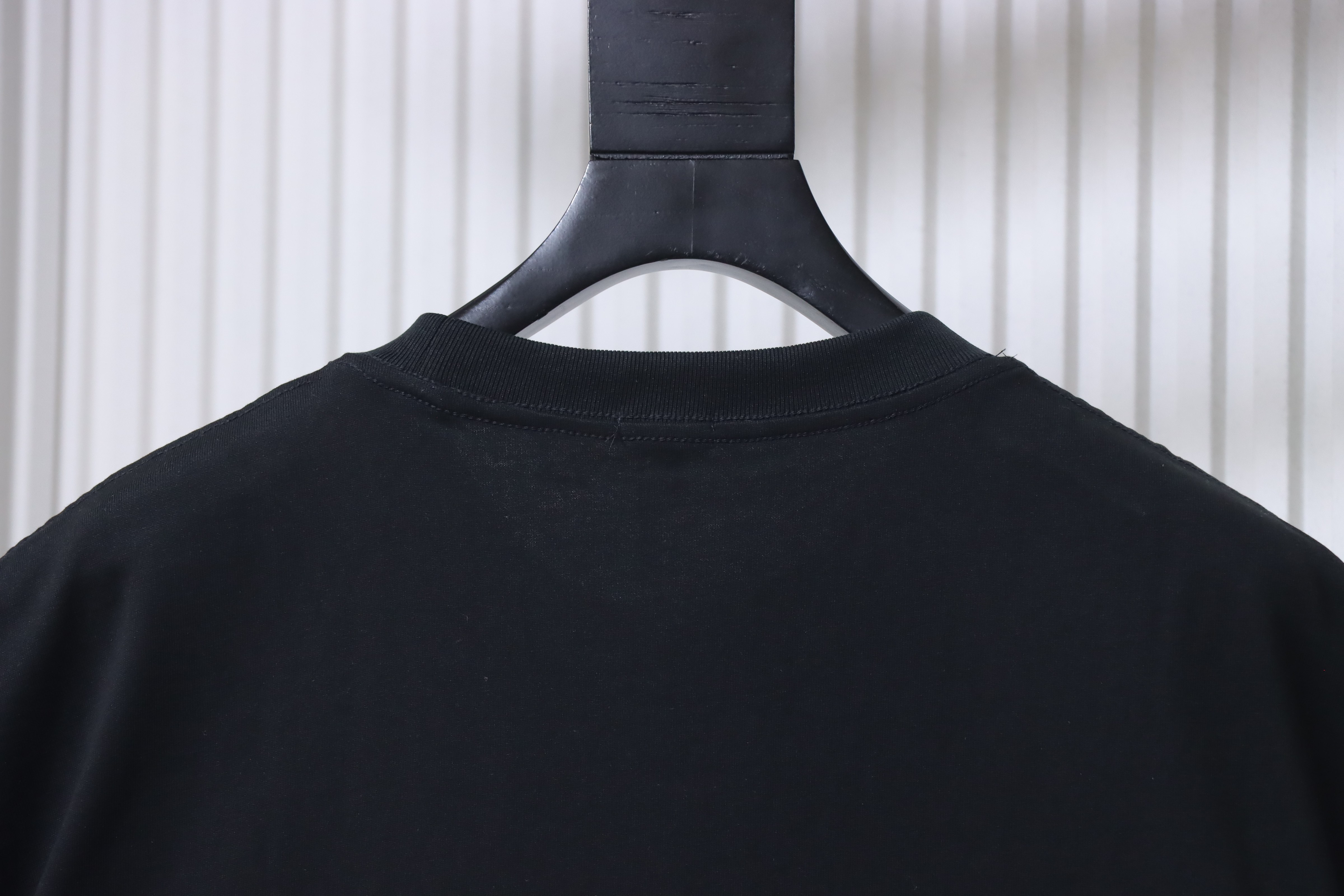 Loewe 26SS Misaligned Logo Embroidered Short Sleeve T-Shirt -2