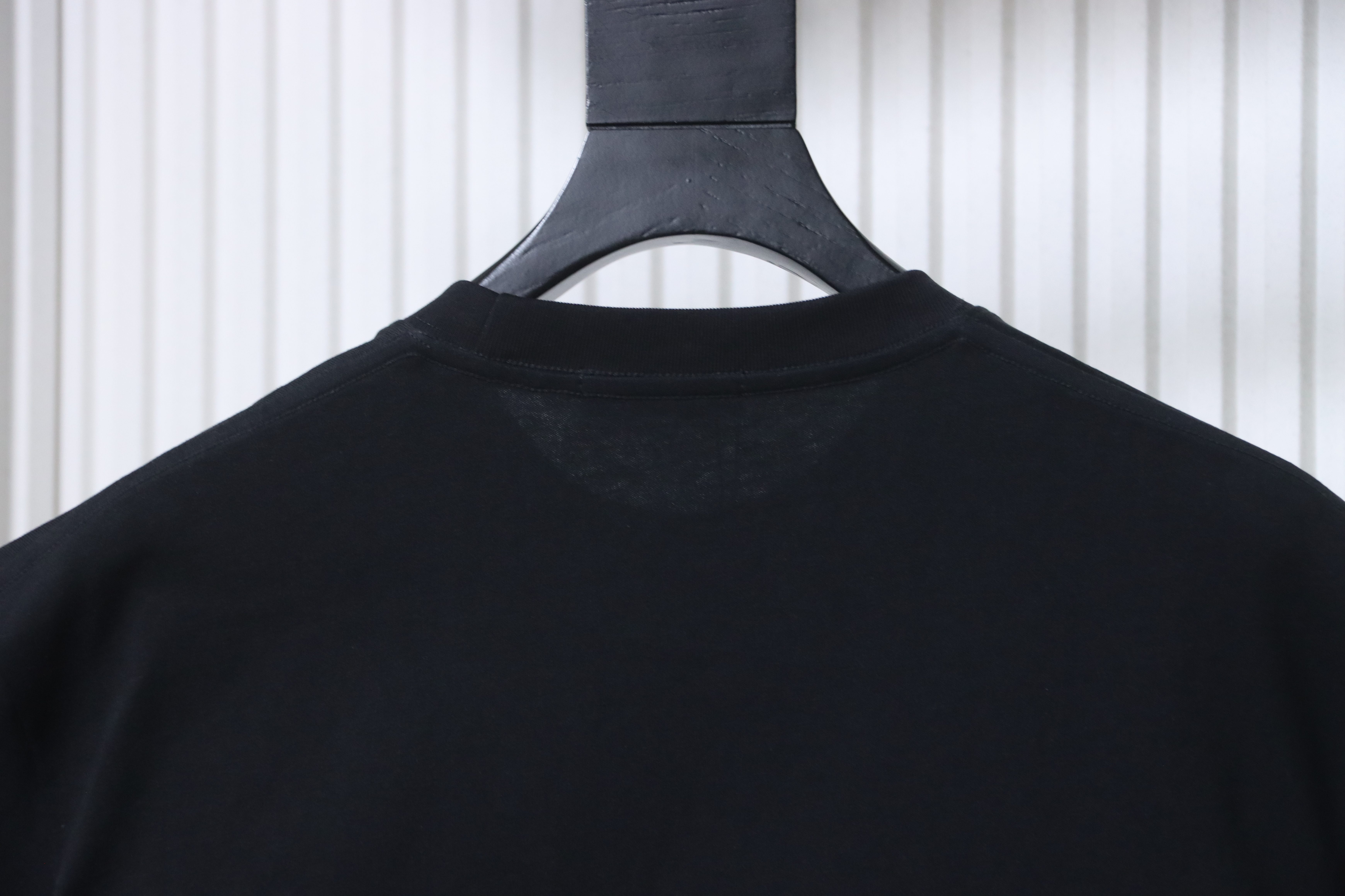 Loewe Back and Cuff Hand-Cut Embroidered Crewneck Short Sleeve T-Shirt -2