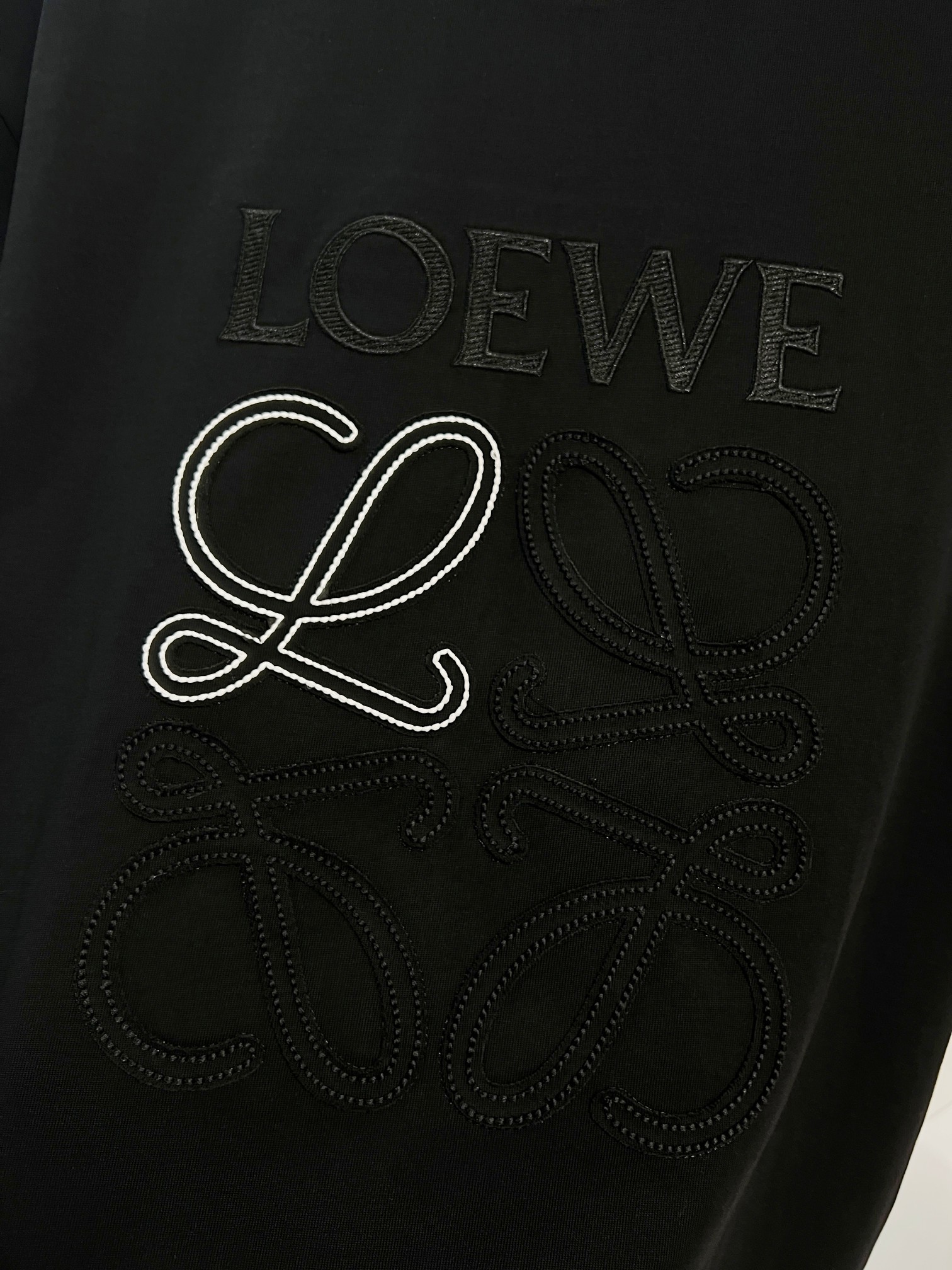 Loewe Back and Cuff Hand-Cut Embroidered Crewneck Short Sleeve T-Shirt -4