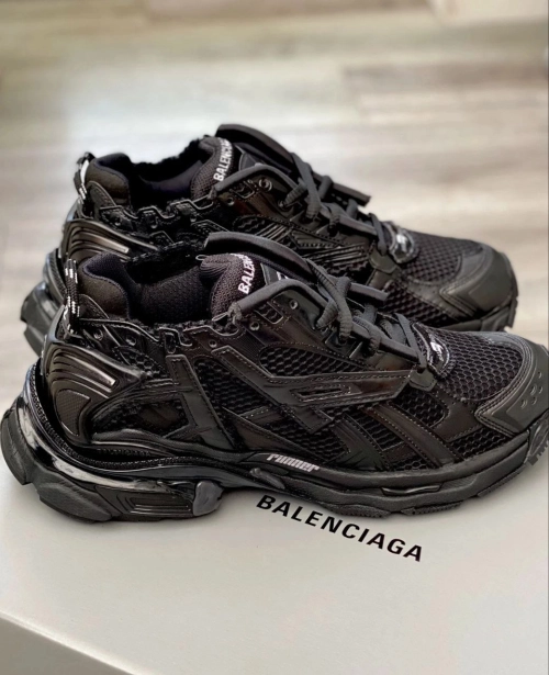 Balenciaga Runner Black LED 853225 WRNLD 1000 reviewed byKAN
