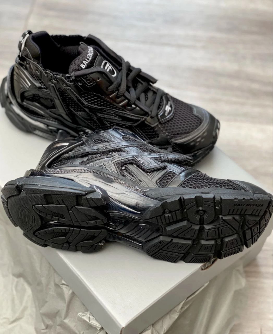 Balenciaga Runner Black LED 853225 WRNLD 1000 review KAN 01
