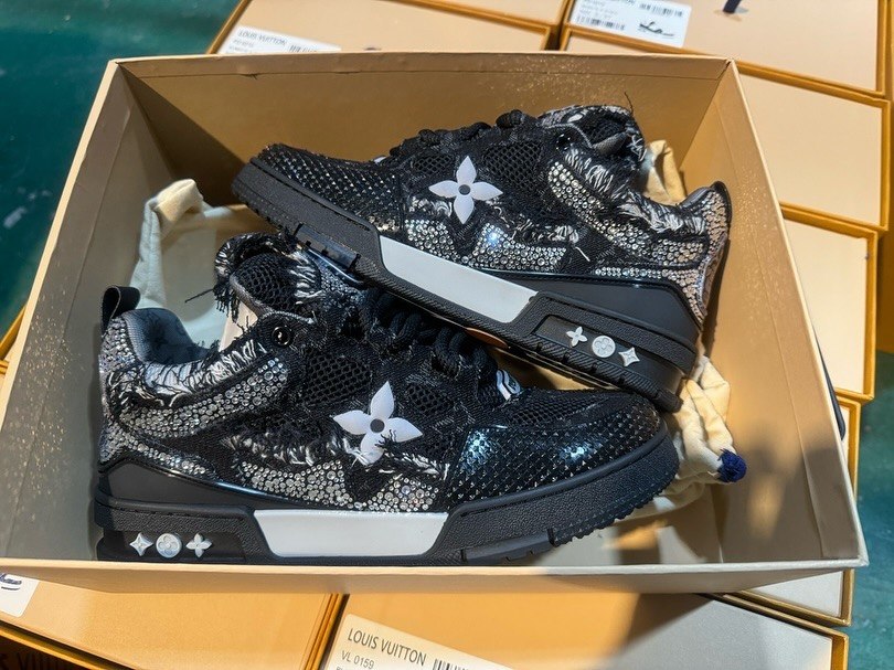 LOUIS VUITTON Skate Blackwater Diamond 1ABMHV review 0