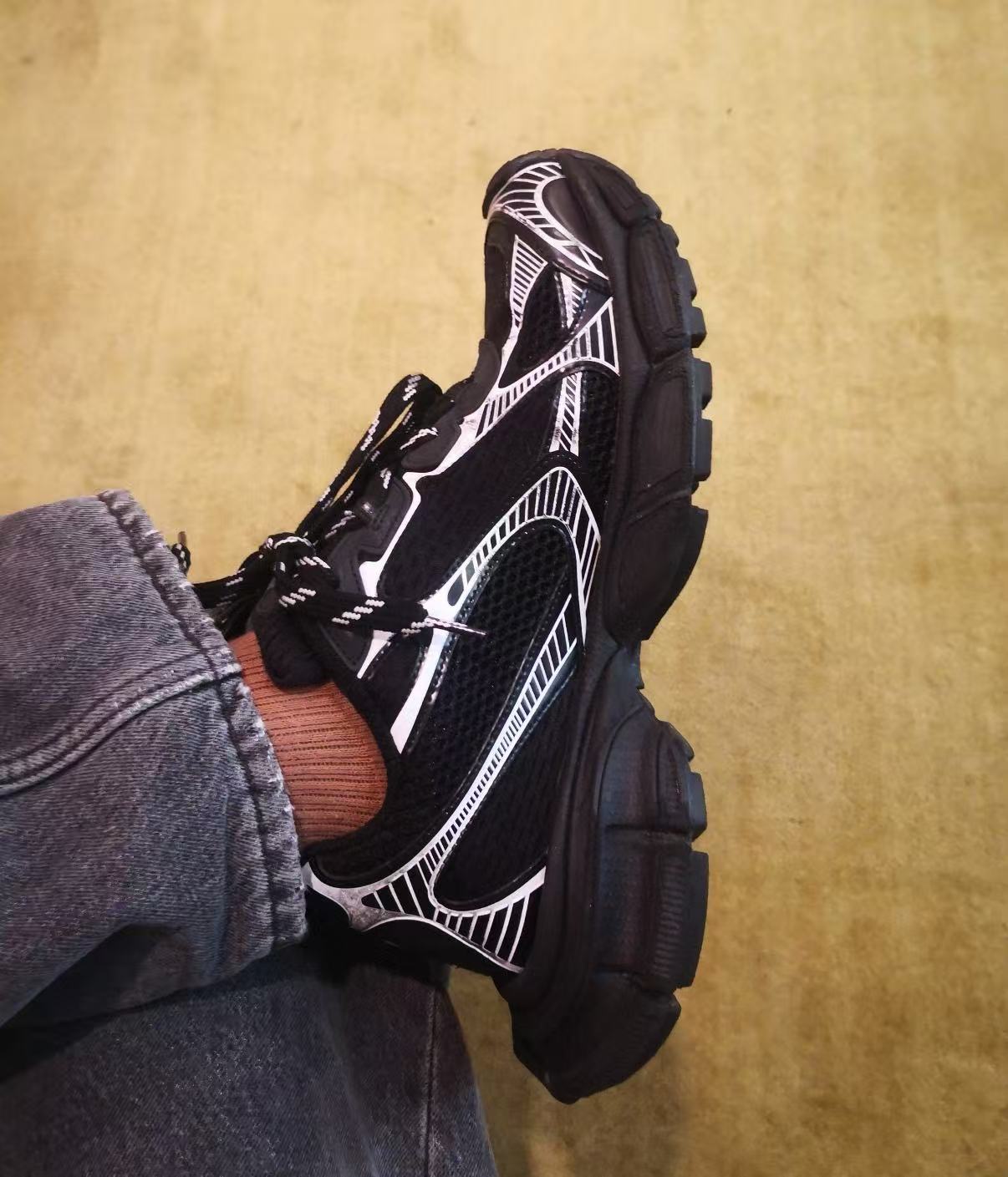 Balenciaga Track LED S.Black 555032 W1GB7 1000 review YCTugyu 01