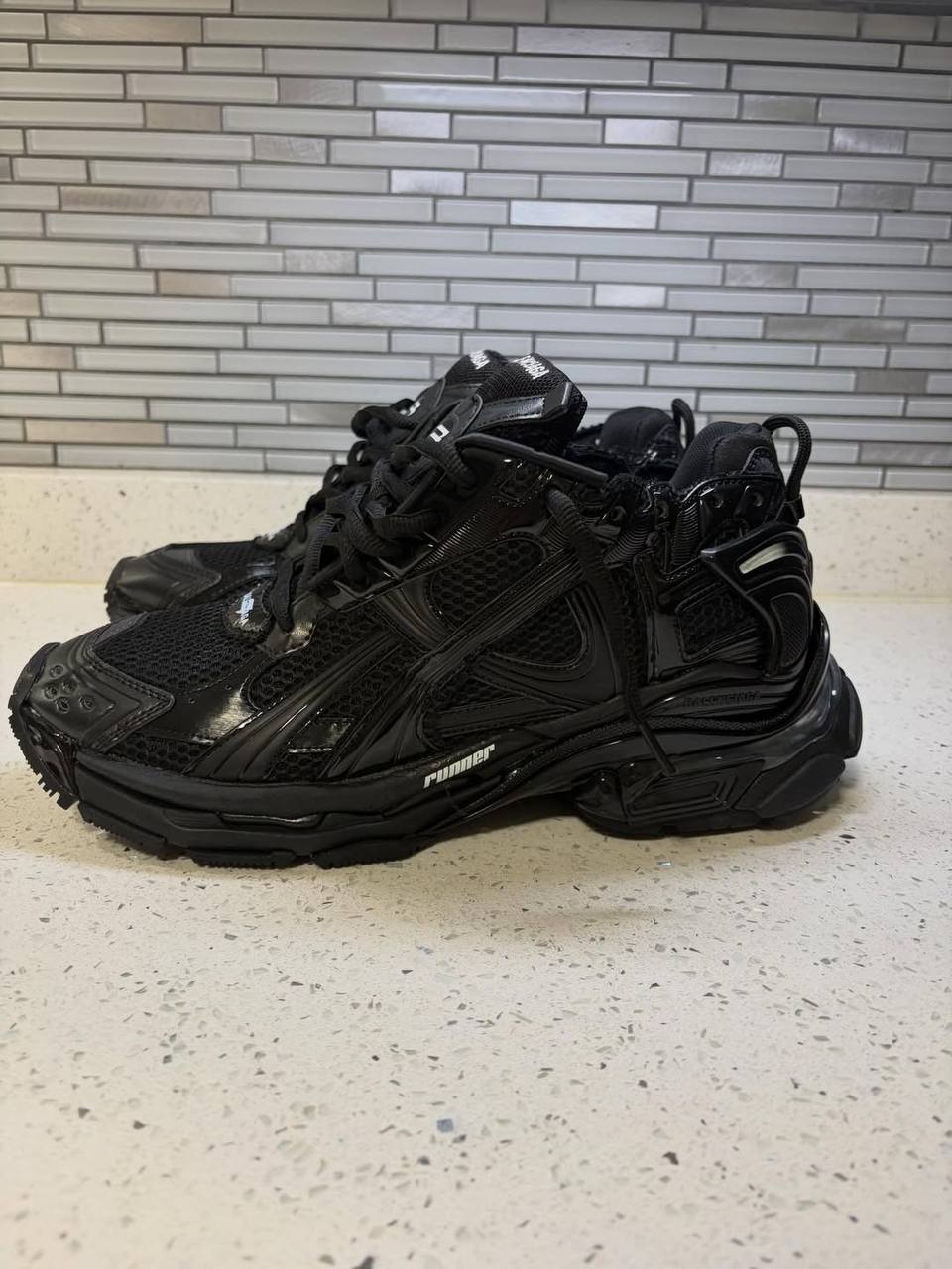 Balenciaga Runner Black LED 853225 WRNLD 1000 review Siihih 01