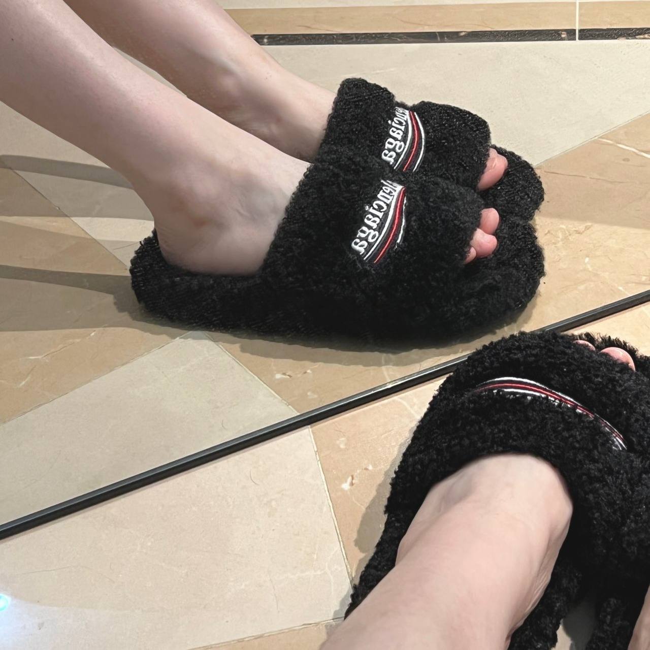 Balenciaga Black Coke Label Slippers 654747 W2DO1 1096 review Rihid3 00