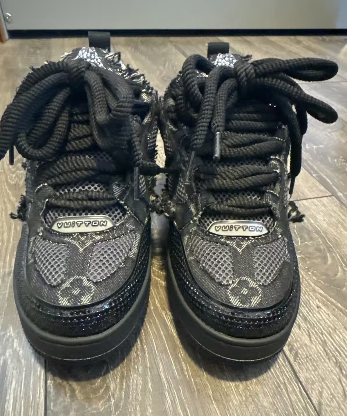 LOUIS VUITTON Skate Blackwater Diamond 1ABMHV review 0