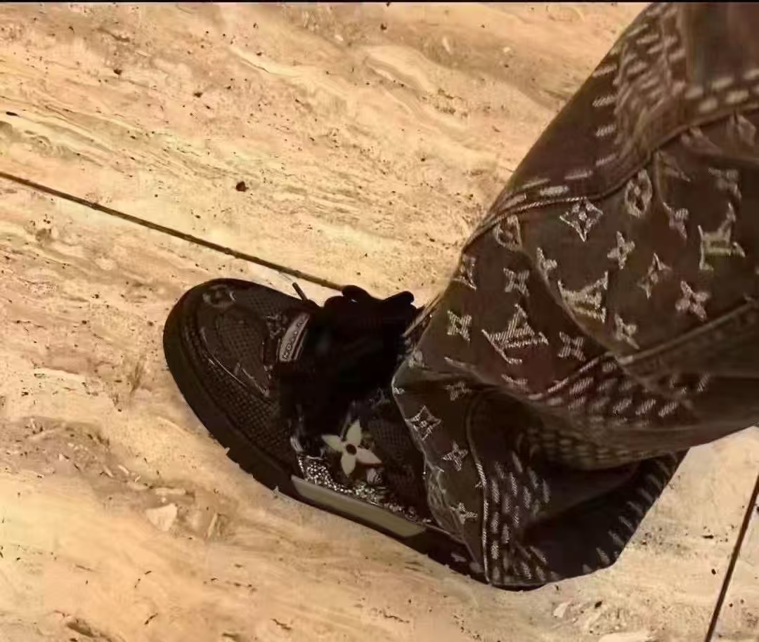 LOUIS VUITTON Skate Blackwater Diamond 1ABMHV review 0