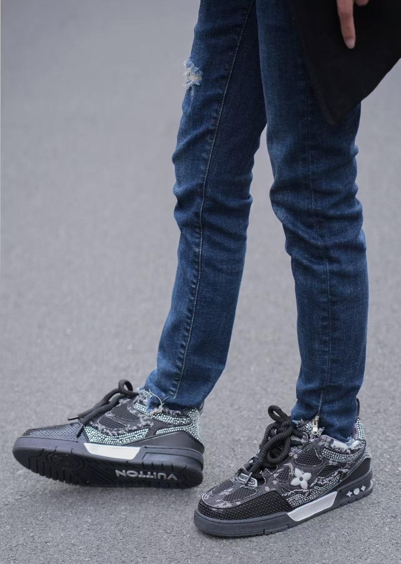 LOUIS VUITTON Skate Blackwater Diamond 1ABMHV review 0