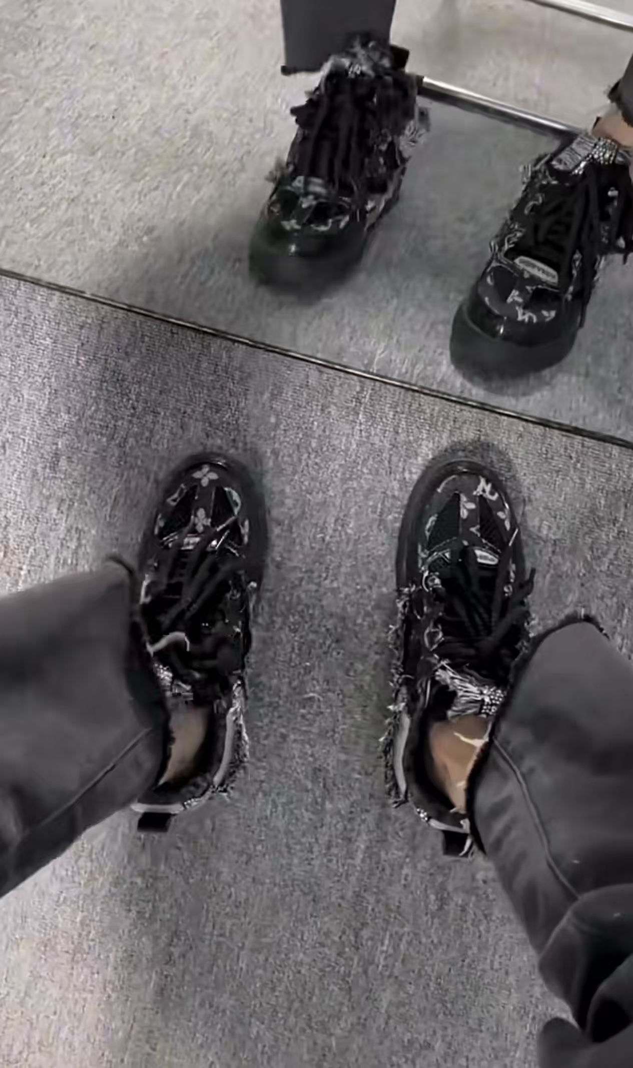 LOUIS VUITTON Skate Blackwater Diamond 1ABMHV review Leo