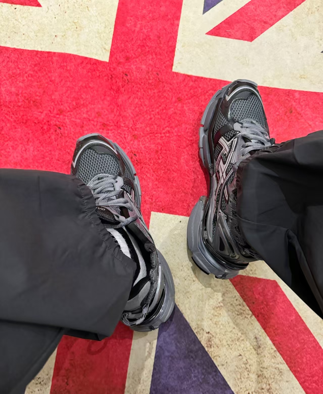 Balenciaga Runner All Black Gray 677402 W3RBR 1515 review dsdgs