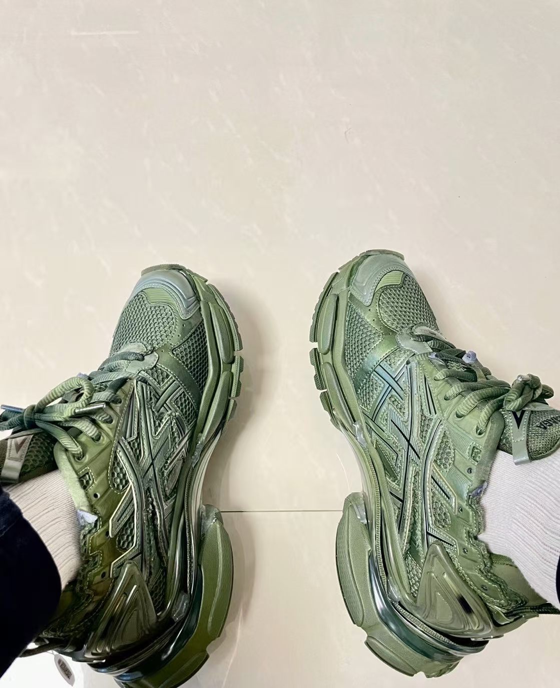 Balenciaga Runner Army Green 677402 W1RN3 2025 review sada