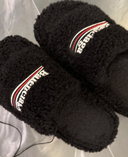 Balenciaga Black And White Label Slippers 654747-W2DO2-1001 review sterytuyiou
