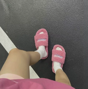 Balenciaga Fuchsia Pink Slippers 654747-W2DO2-5501 review arterty