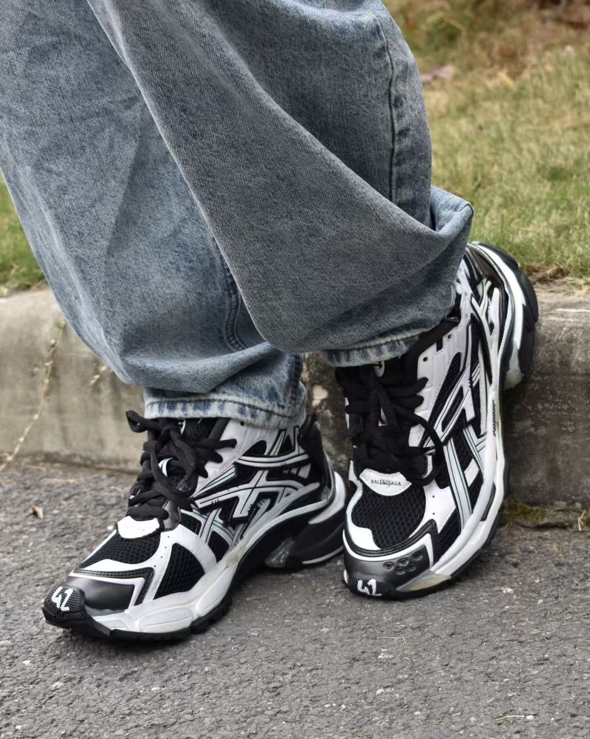 Balenciaga Runner All Black Gray 677402 W3RBR 1515 review jadji 00