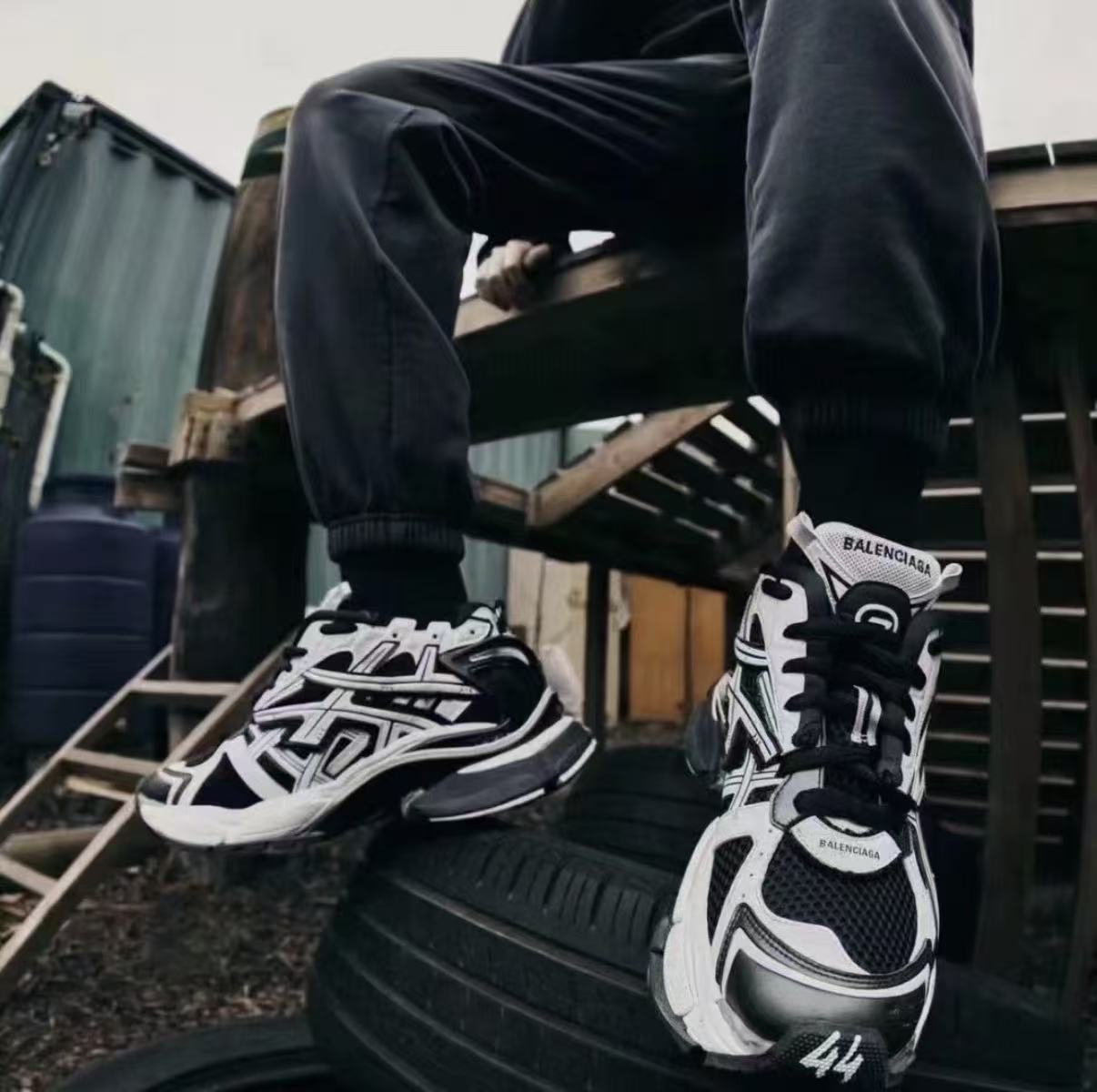 Balenciaga Runner All Black Gray 677402 W3RBR 1515 review qwrert 01