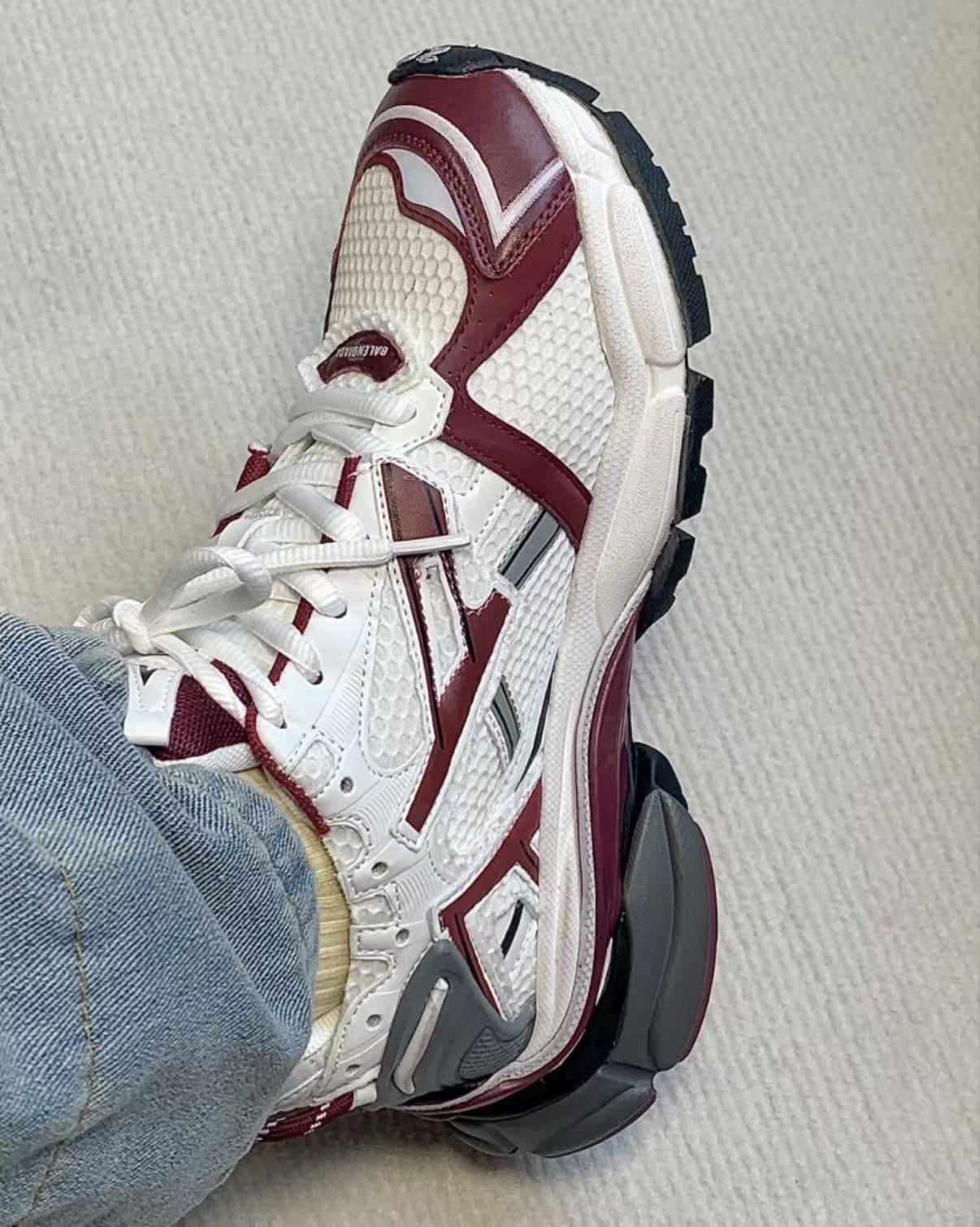 Balenciaga Runner Blue White Red 677402 W3RB2 9060 review wetyuio 00