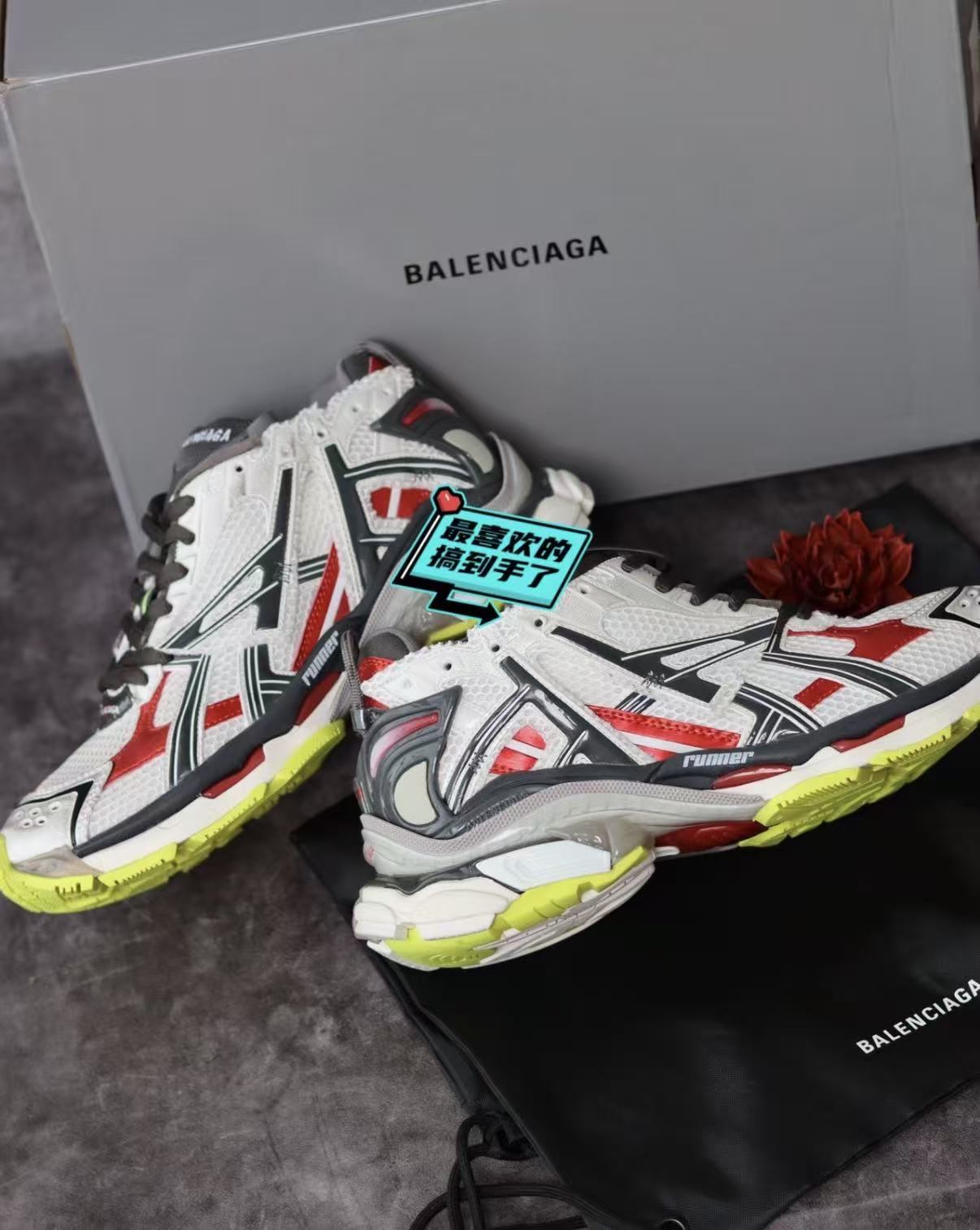 Balenciaga Runner White Black and Red 677402 W3RB2 9167 review kjhgf 01