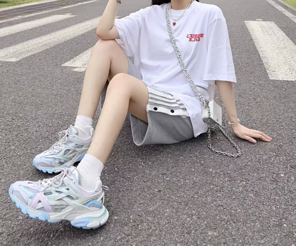 Balenciaga Track 2 Sneaker Military Black Pale White Purple 568615 W2GN3 9045 review sdtyu 00