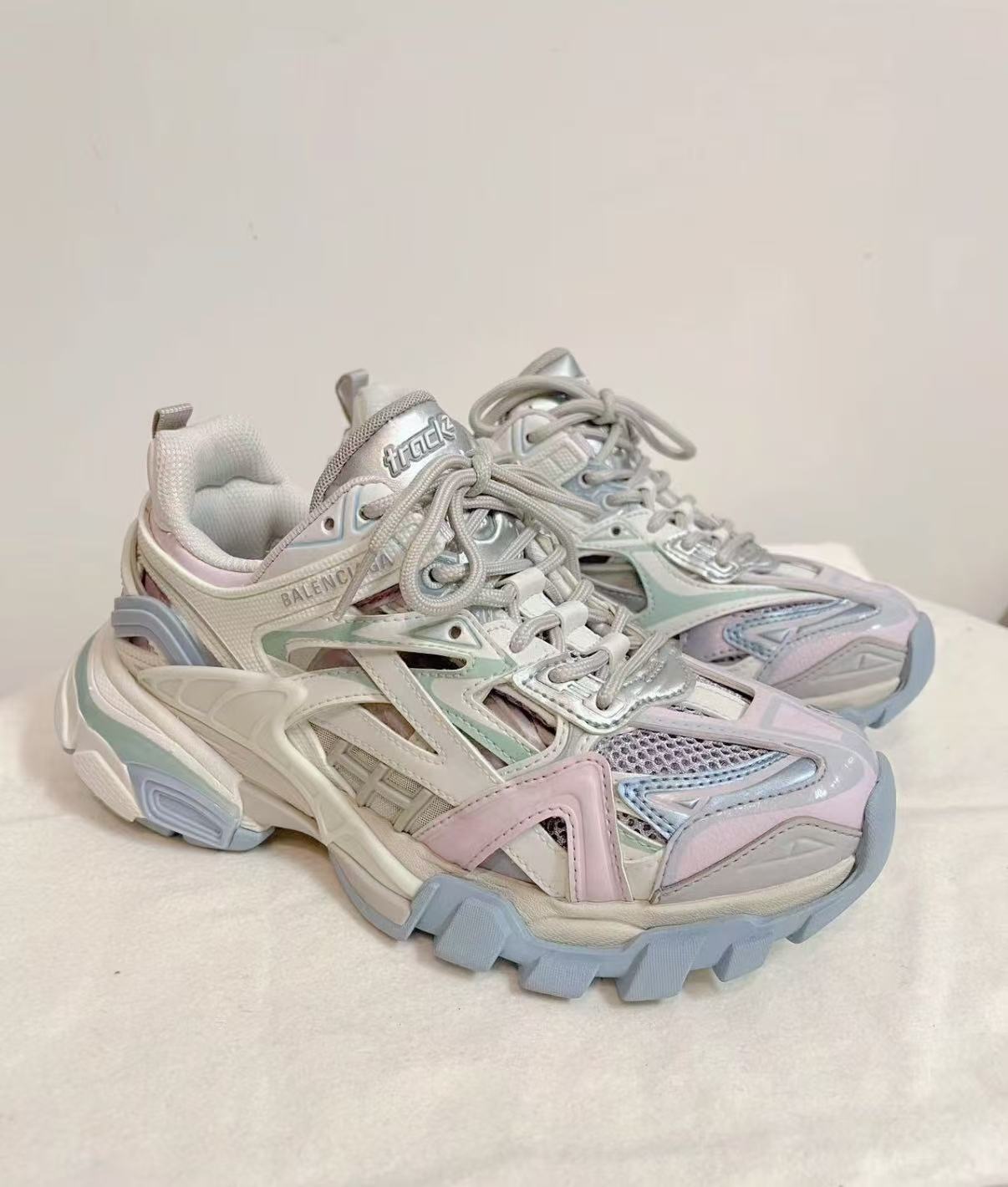 Balenciaga Track 2 Sneaker Military Black Pale White Purple 568615 W2GN3 9045 review sdtyu 01