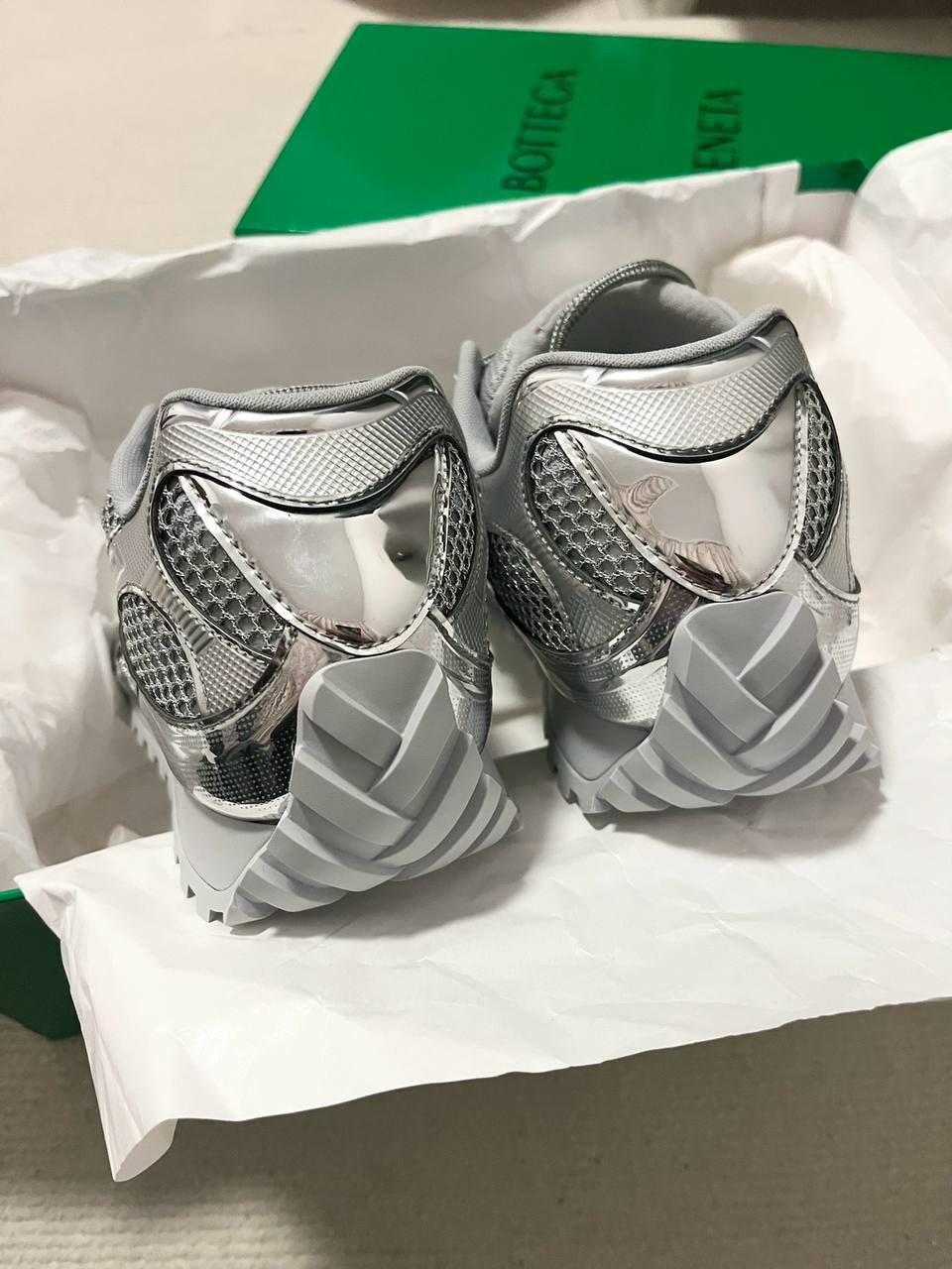 Bottega Veneta Orbit Silvery review oahd 02