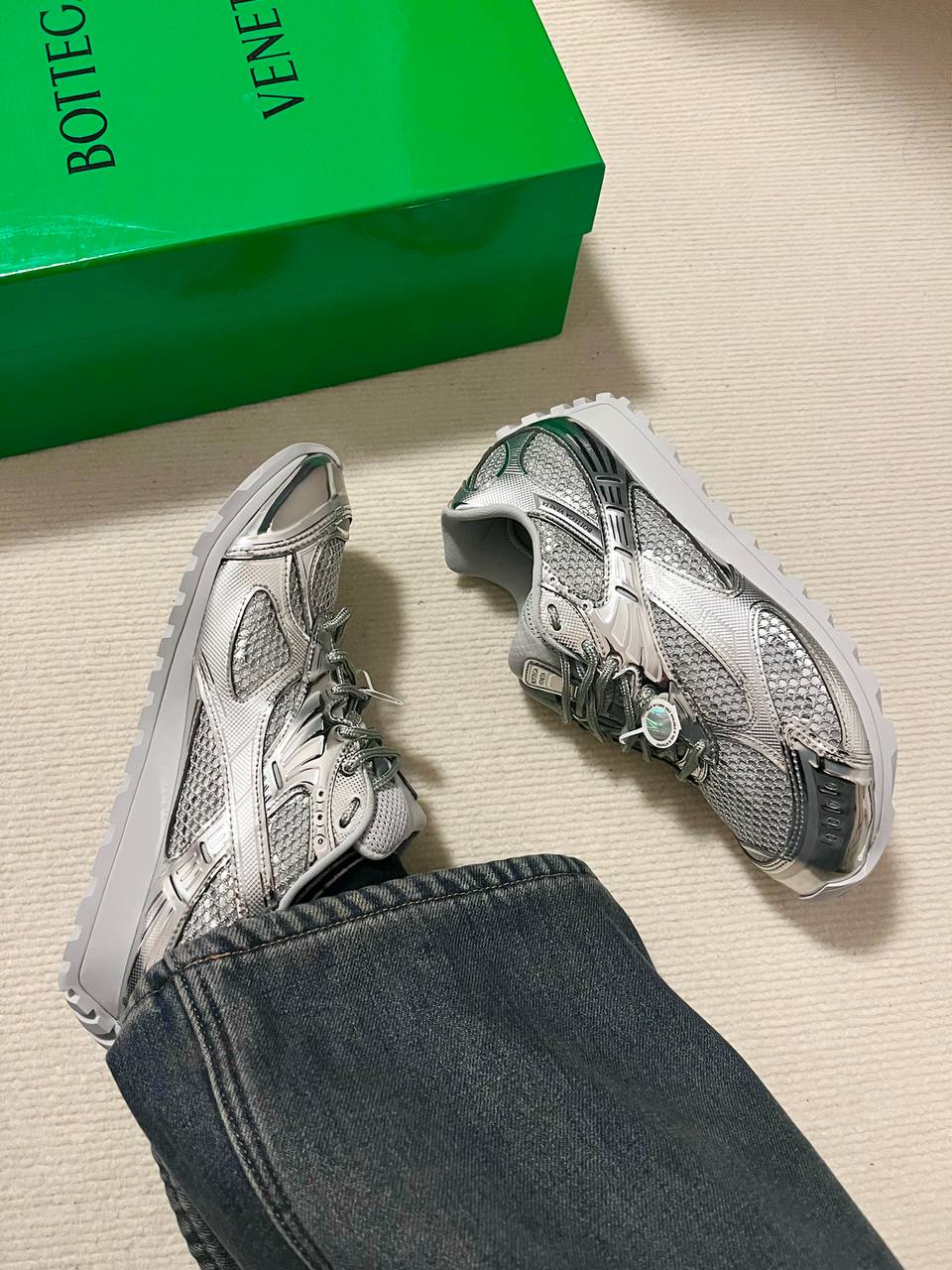 Bottega Veneta Orbit Silvery review oahd 03