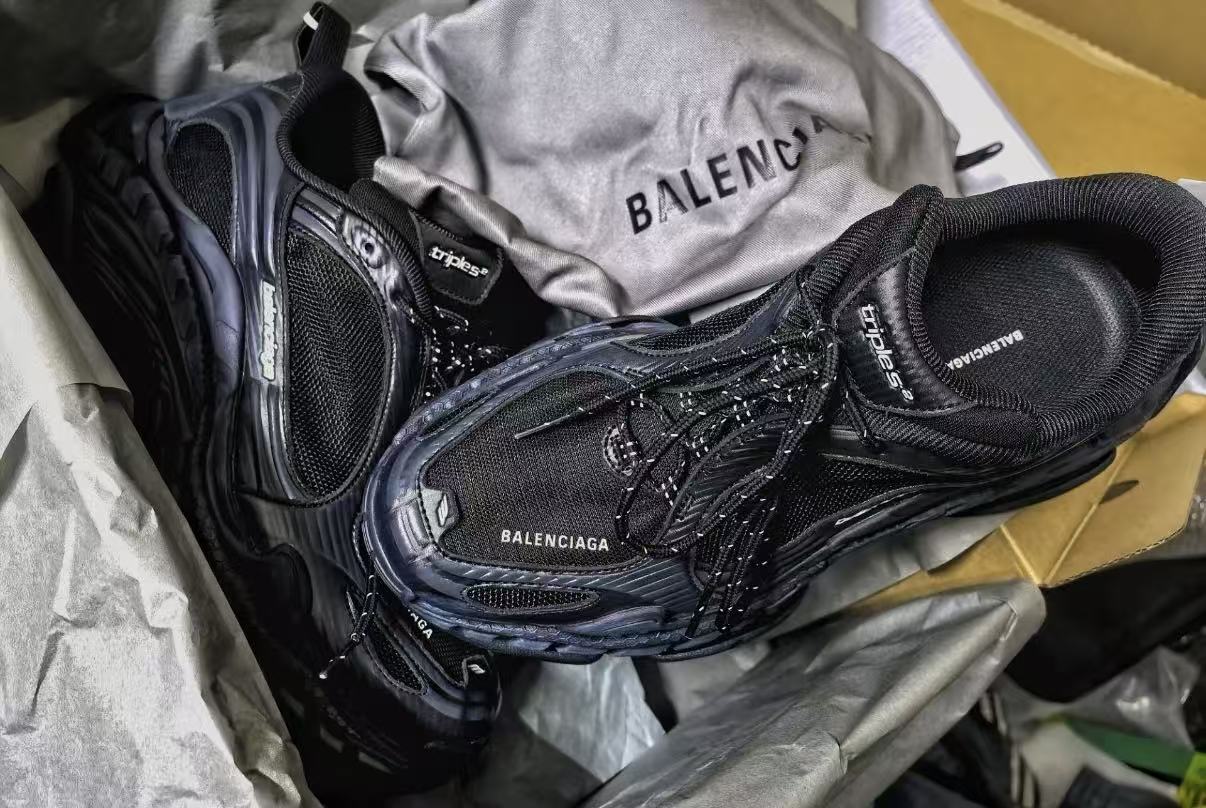 Balenciaga Triple S.2 Sneaker 'Black Dark Grey' 865849 WTRS2 1011 review lkjhgf 02