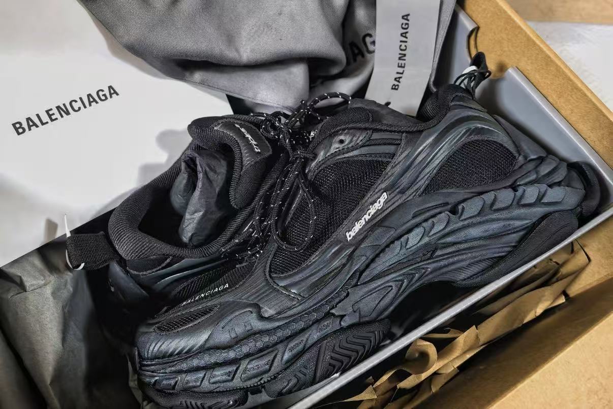 Balenciaga Triple S.2 Sneaker 'Black Dark Grey' 865849 WTRS2 1011 review lkjhgf 01