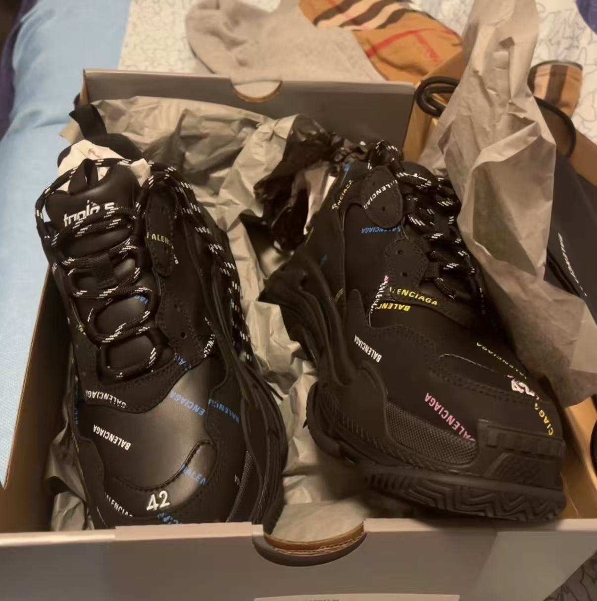 Balenciaga Triple S Letter Colorful 524039 W2FA1 1210 review lkjhgfdy 00