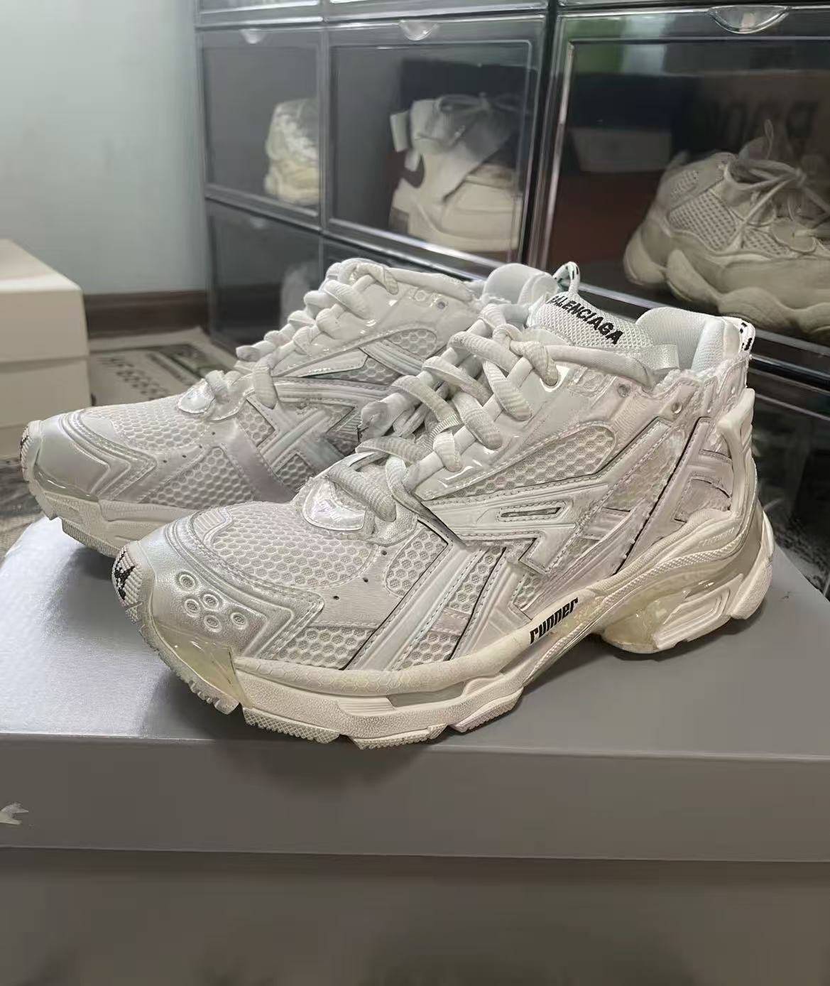 Balenciaga Runner White LED 853223 WRNLD 0102 review Logan D.