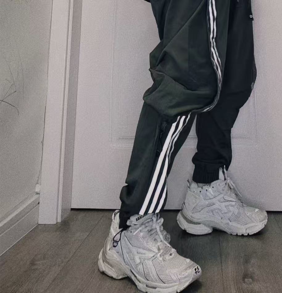 Balenciaga Runner White LED 853223 WRNLD 0102 review Noah P.