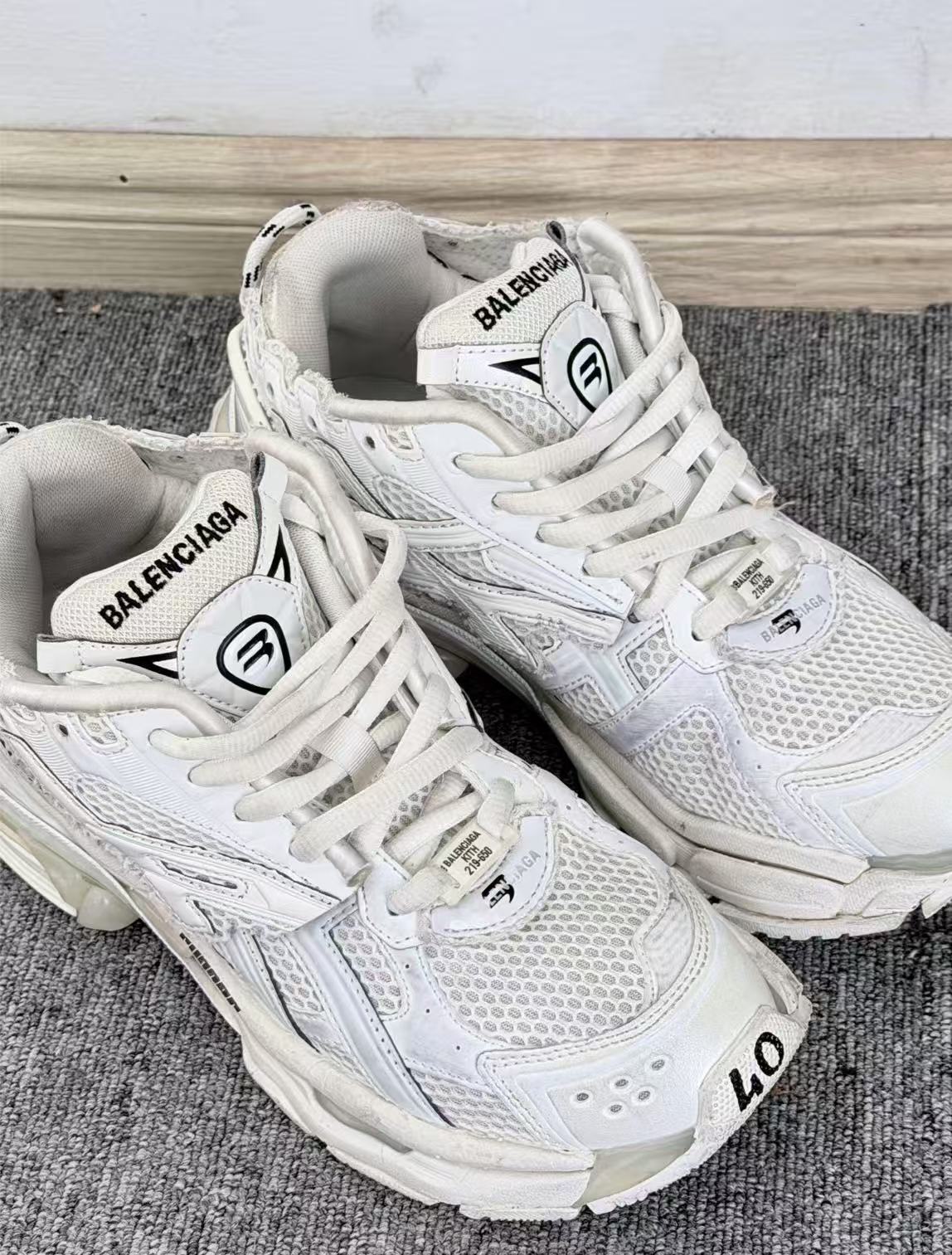 Balenciaga Runner White LED 853223 WRNLD 0102 review Eric J.