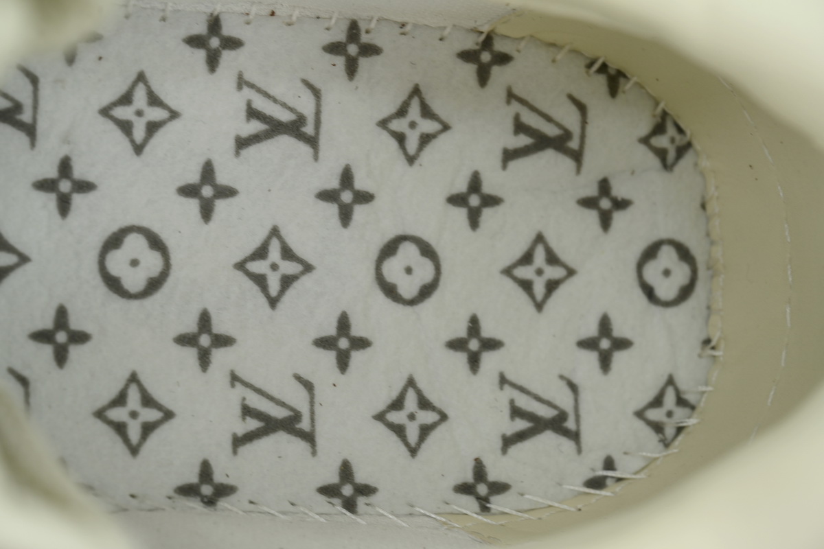 LOUIS VUITTON Brown