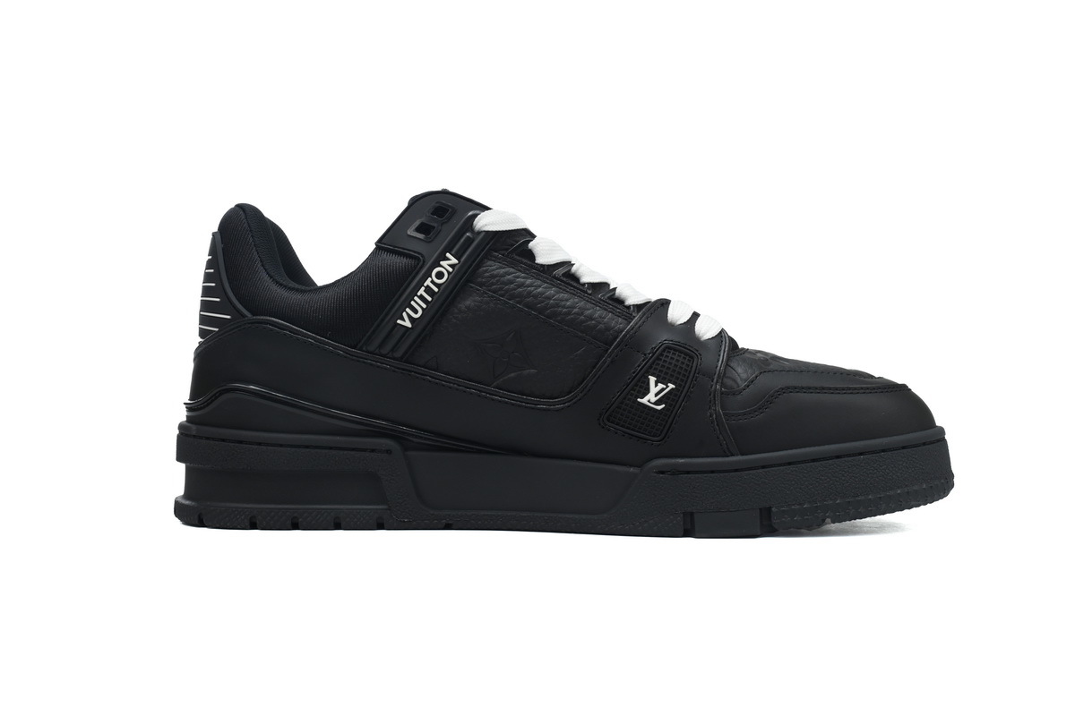 Louis Vuitton Trainer Matte Black