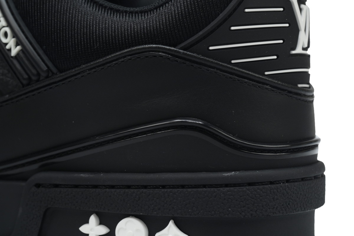 Louis Vuitton Trainer Matte Black