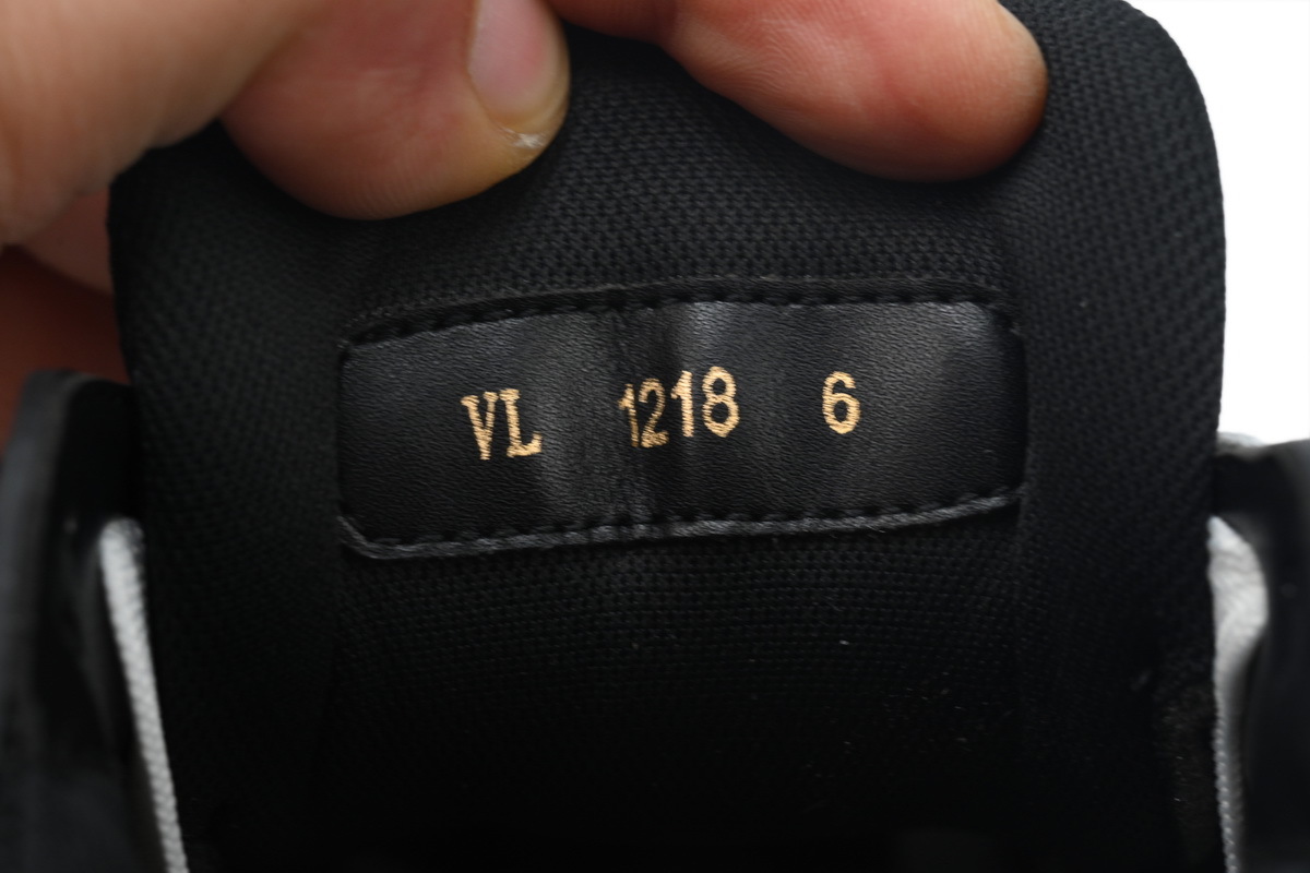 Louis Vuitton Trainer Matte Black