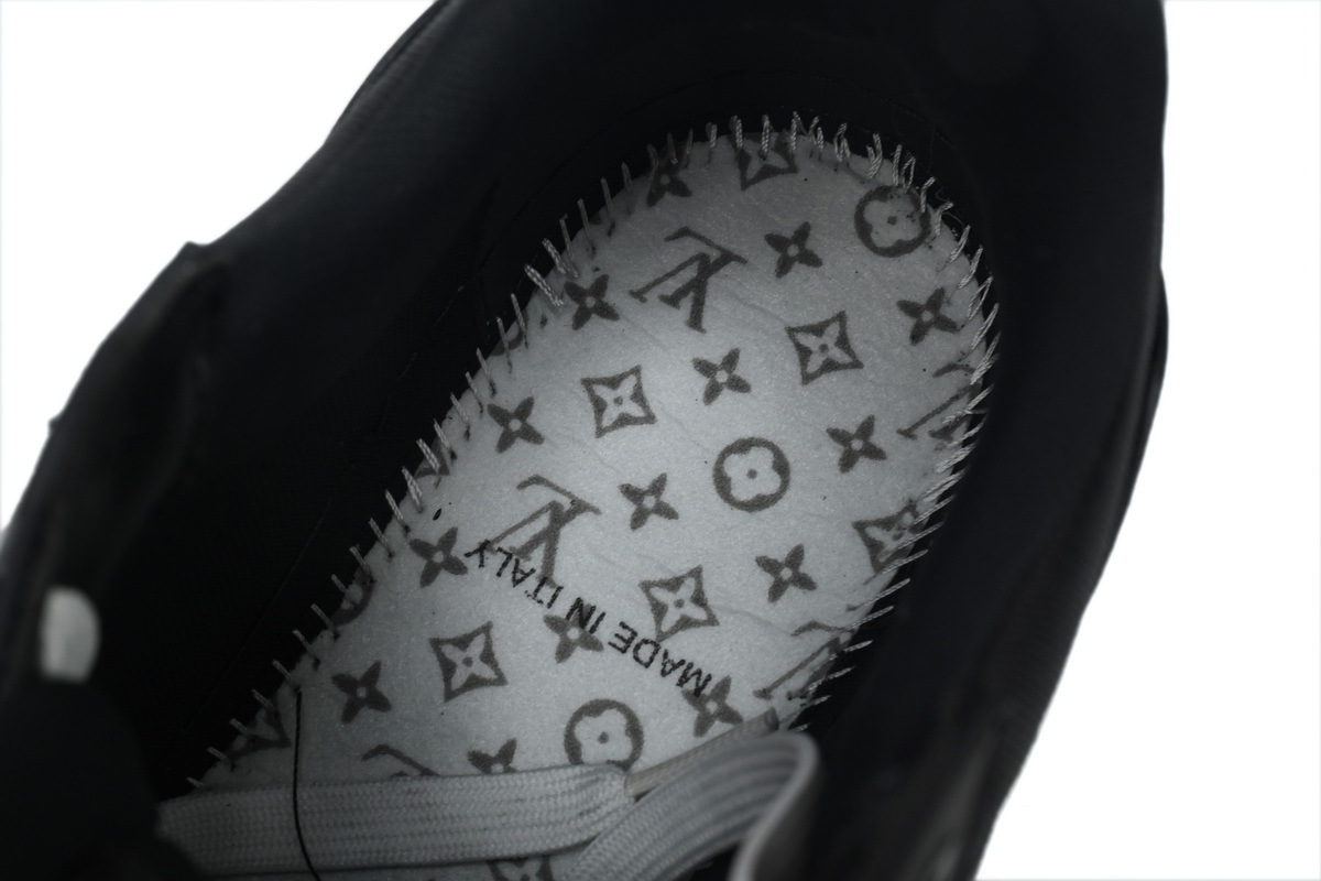 Louis Vuitton Trainer Matte Black