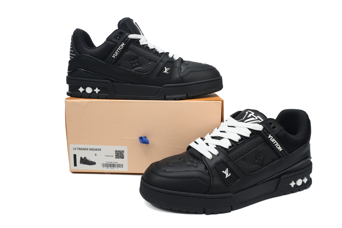 Louis Vuitton Trainer Matte Black