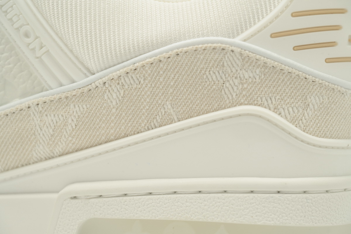 Zapatillas Louis Vuitton color albaricoque